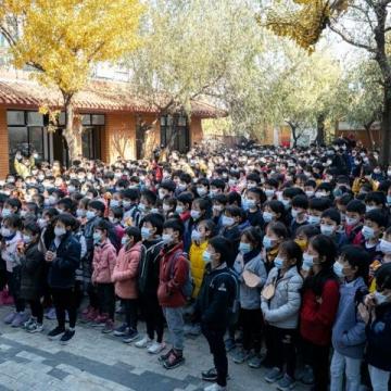 深圳大学附中学生迎接孙颖莎的真实趣事记录