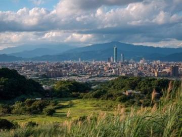 南宁探游越秀山:初遇新春氛围与城市温情