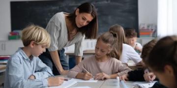 写人作文500字小学四年级我的邻座伙伴优秀范文