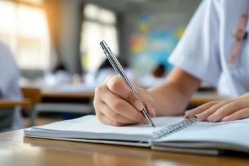 小学生作文提纲编写全攻略:审题、中心、素材整理与格式技巧