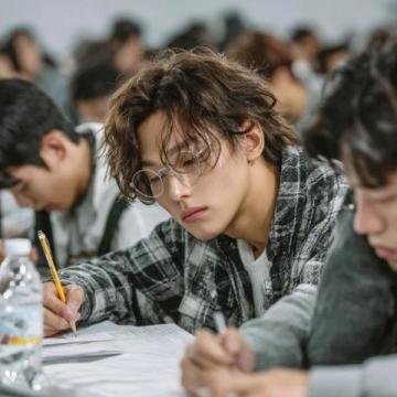 新学期高中生详细学习计划（附个人反思与目标设定）