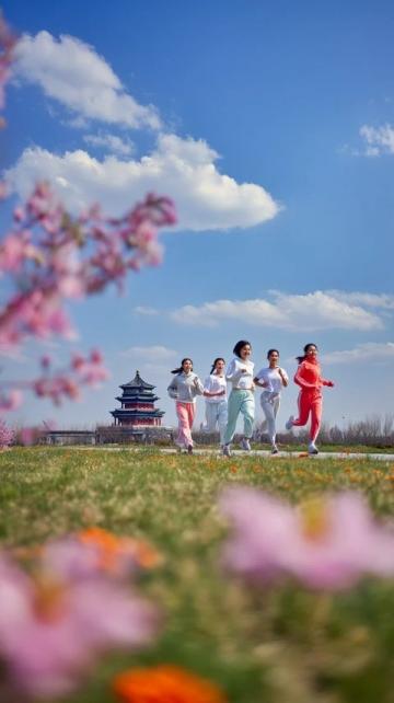 校园晨跑作文(校园晨跑|一年之计在于春,一日之计在于晨)
