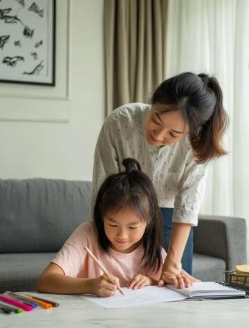 职场父亲的心声：女儿作文戳中无数家长痛点引发共鸣
