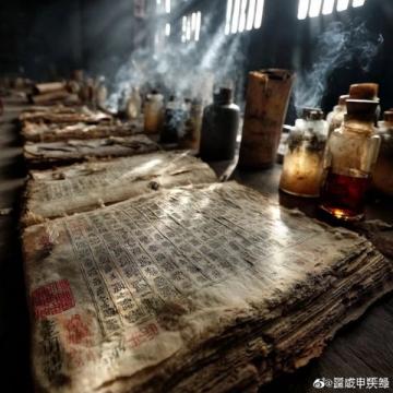 暖心瞬间：小学生帮助摔倒老人，传承中华美德作文