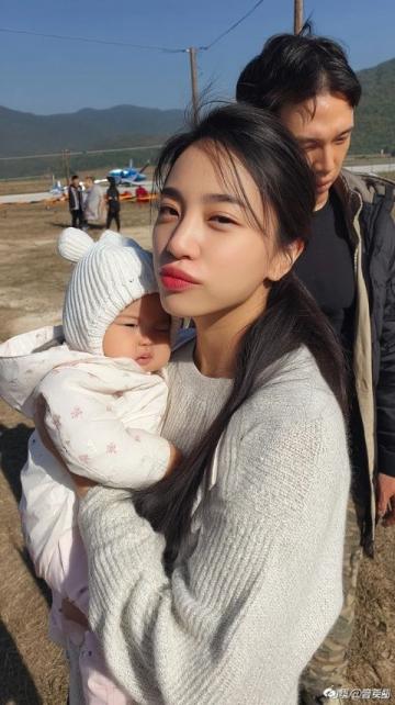 黄磊晒女儿多多日常生活点滴