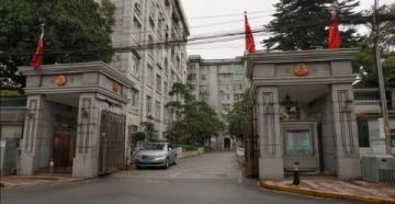 湖南2025中考作文:伟大不只在顶峰,平凡亦有光辉