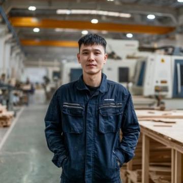 东莞工厂老板的坚守与转变:罗翔名言引发的深思与发展之路