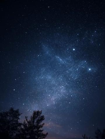星空璀璨的诗意描写语句,感受宇宙的浪漫与神秘(7句)