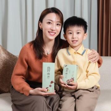如何写好母亲的故事:过年期间的情感细腻描写示例