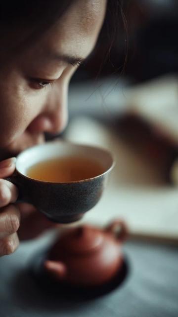 2025年清醒语录走红网络人生如茶，熬过苦涩便是回甘