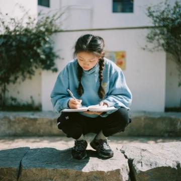 初中语文作文如何开头结尾？掌握这些金句下笔更轻松！