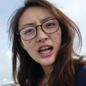 抖音博主慕七七街头挑战路人写高考作文,朴实文字打动人心
