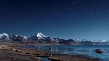 乌兰布统草原四季之美:绿海、秋色、星空与冬日风情