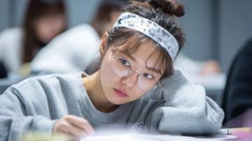 一匹烈马踏碎高考陈规那篇让阅卷老师颤抖的满分作文