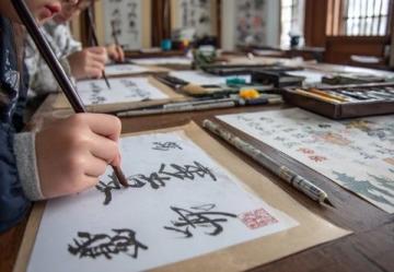 2023年全国高考语文作文题解析及对比分析
