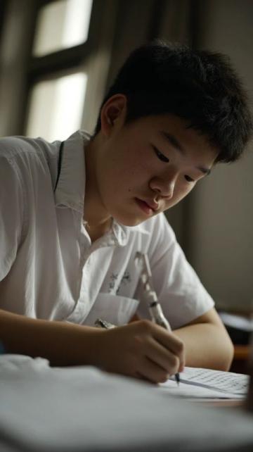 初中语文作文高分攻略:九大主题全解析,轻松应对考试挑战!