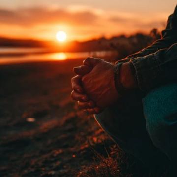 在时光缝隙中寻找治愈：温暖情感语录分享