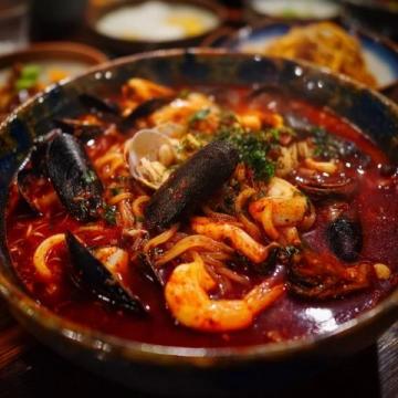 春哥海鲜:味蕾上的温暖之旅