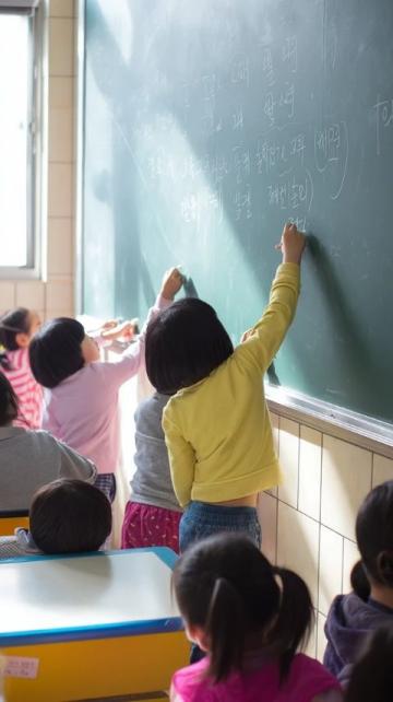 小学生作文我的妈妈是个没用的中年妇女引发热议