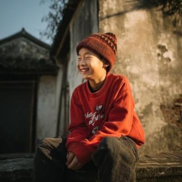 昨天写了一篇孙子小虎的小作文,这小子从小做什么事情都像按了程序一样