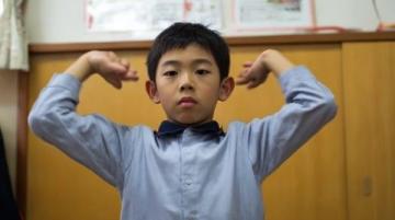 昨天写了一篇孙子小虎的小作文,这小子从小做什么事情都像按了程序一样