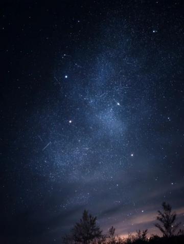 星空璀璨的诗意描写语句,感受宇宙的浪漫与神秘(7句)