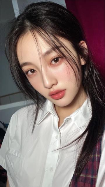 近日高考结束,广州考生喊话李华不要读大学了的趣事引爆全网,这位英语作文中的