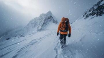 独步风雪路，攀登人生巅