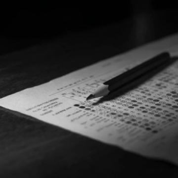 高中英语作文高分攻略：议论文万能模板详解