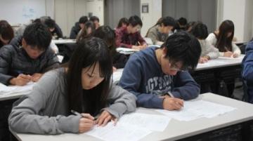 2025高考作文题于时代浪潮中，洞察个体与家国的深刻关联