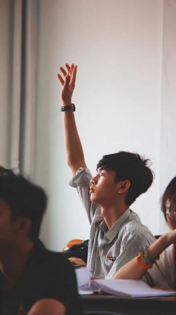 师德师风演讲稿：平凡中的坚守与伟大——教育者的初心与使命
