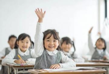 一年级小学生作文宝典：好词好句每日晨读，轻松积累语言素材