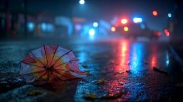 雨夜中的陌生温暖：共享一把伞的故事