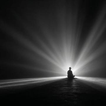 当你不再害怕黑暗时，你就会发现光的存在。