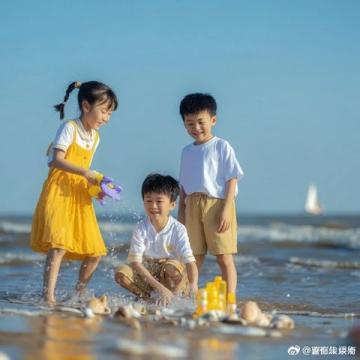 赵佳雨笔下的古城童乐园：一场丰富多彩的旅程体验