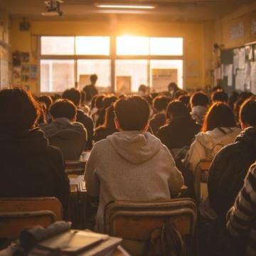 初三学子真挚作文，引发网友共情泪流满面