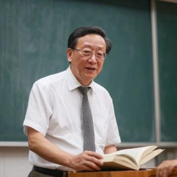 51岁心算达人李坚明一分钟内完成29道两位数乘法题挑战纪录
