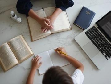 小学生作文难题全解：四本万能作文法助你轻松掌握开头结尾技巧