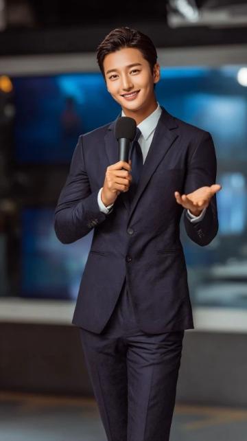 四年后的答案揭晓！贺峻霖自曝选播主专业原因，史铁生名言成勇气源泉
