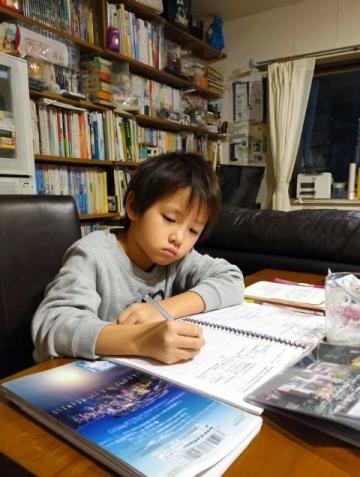 六年级小学生作文：过去·现在·未来；思考成长、时光和梦想