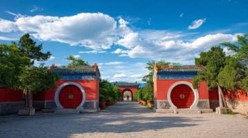 荆州古城龙山门：李白、苏轼等文豪笔下的赏菊胜地