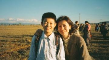 初三男生作文：隔层土，亲人心永难相聚