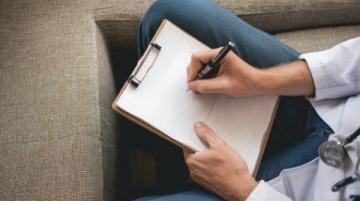 聚焦人物写作:‘我最敬佩的人’——王老师故事与满分作文技巧分享