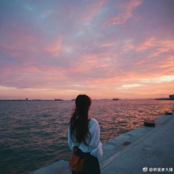 一天之内连刷十条朋友圈都晒西湖晚霞,我突然打开这篇文章。
