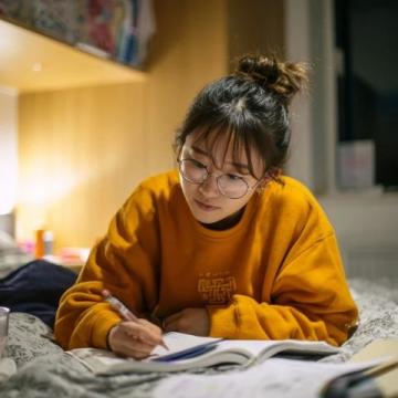 2023秋季开学季,学校布置传统节日作文作业