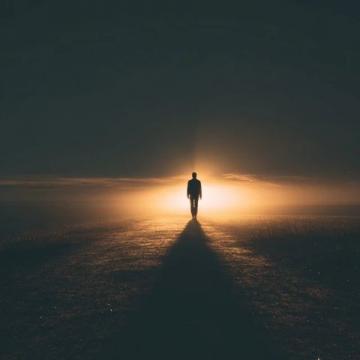 心怀热忱,向阳而行:提升文字深度与个人成长的微作文写作指南