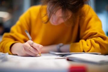 专家深度点评：如何从佳作中提升写作结构、细节和观察力