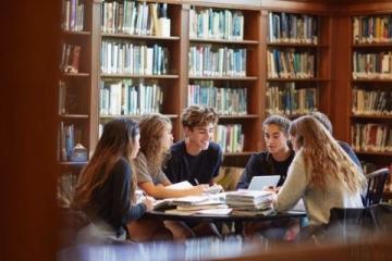 学生作文节选集
或
学生作文摘抄本
或
学子笔下的文字分享