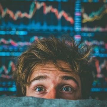 止损容易,认错更难:交易者必须掌握的纠错心理学。