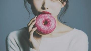 舌尖上的心跳：战略抉择、美食对决与情感纠葛